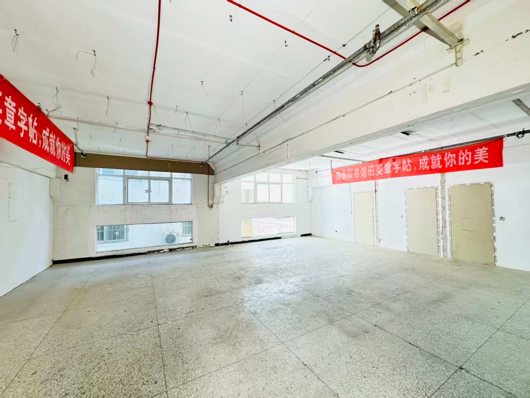 史家屯中街重点吸引人工智能应用、数字经济、电商直播、智能制造服务、软件开发、科技创新企业及创业团队入驻